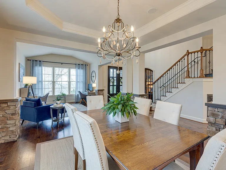 219 King Arthur Cir — Photo 2