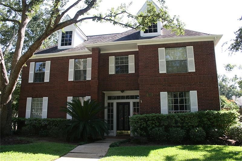 Beautiful 2-story home on a large corner lot