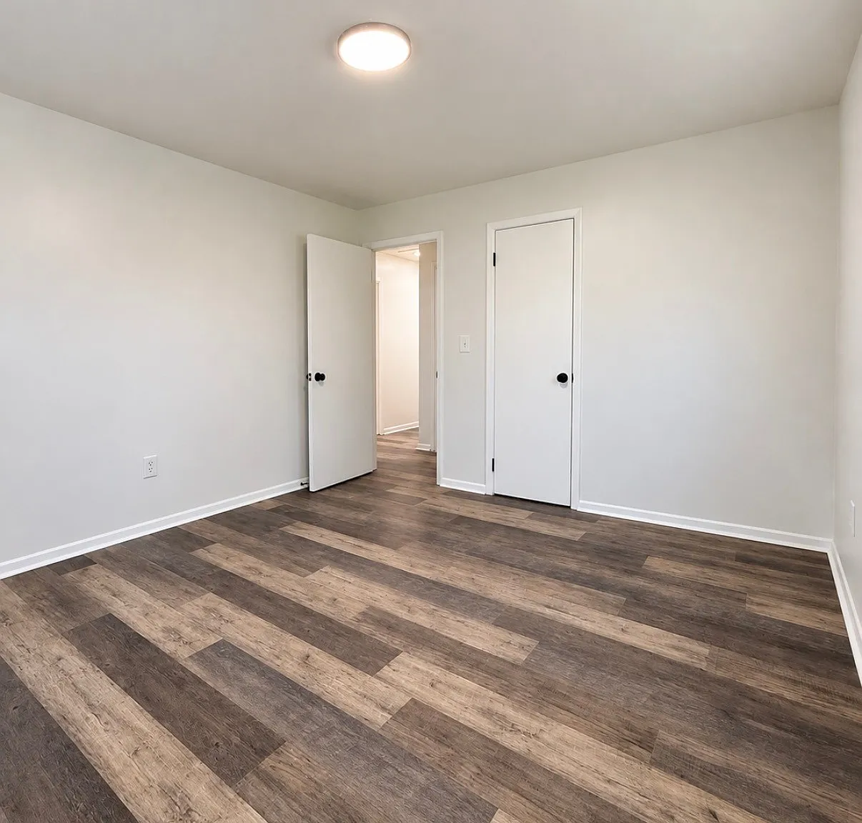 3 bed, 2.0 bath, 960 sqft, $1,900 — Photo 3