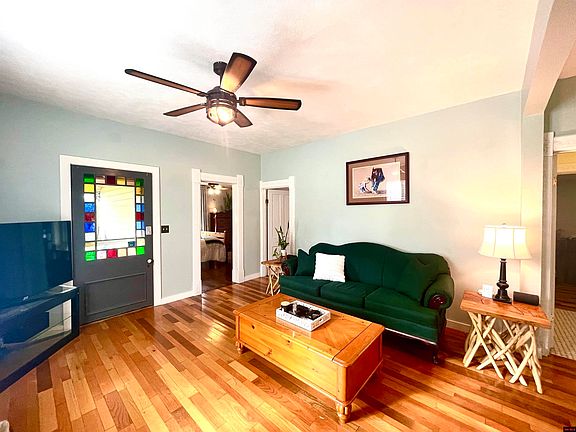5th image of 901 N Estes Ave