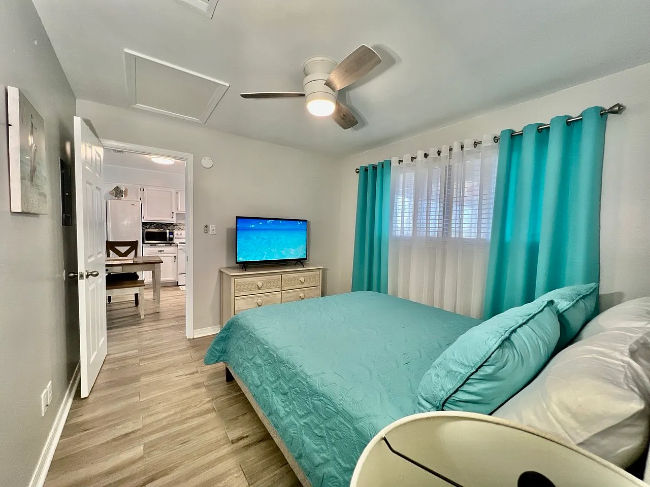 930 W Beach Blvd — Photo 4