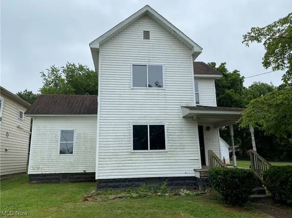 131 W 8th St, Williamstown, WV 26187