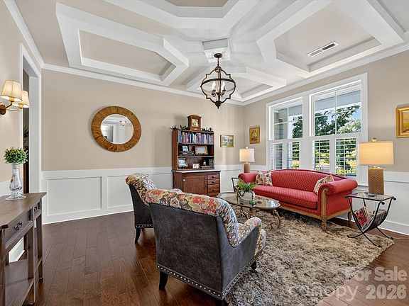 5th image of 804 Sardis Ln