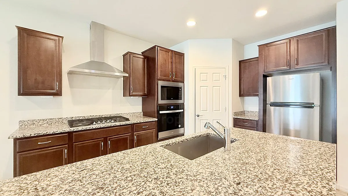 3 bed, 2.0 bath, 1730 sqft, $2,199 — Photo 4