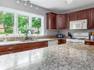 25 Lilac Cir, Cranston, RI 02920