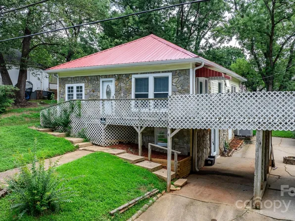 93 13th St SE, Hickory, NC 28602