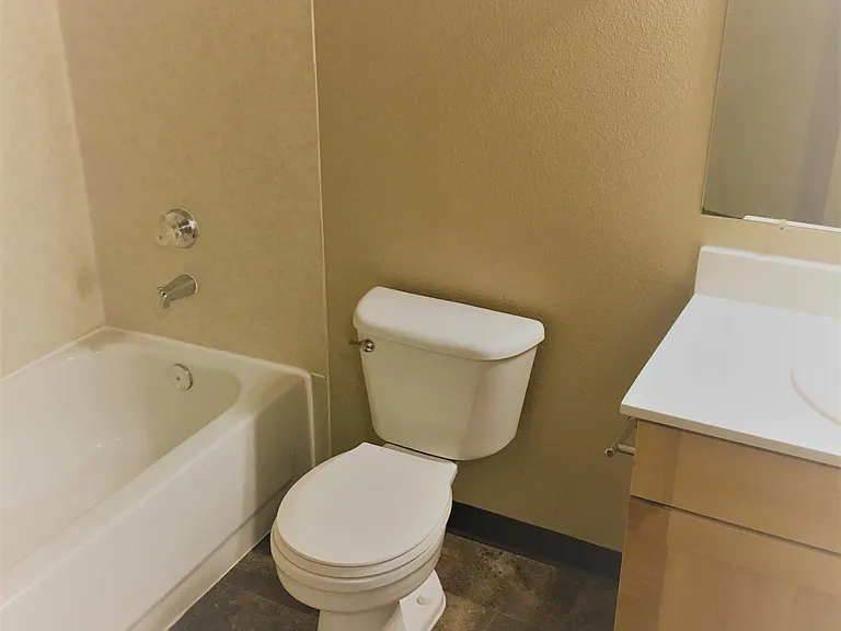 Capitol Steps Apartments & Furnished Suites — Photo 33