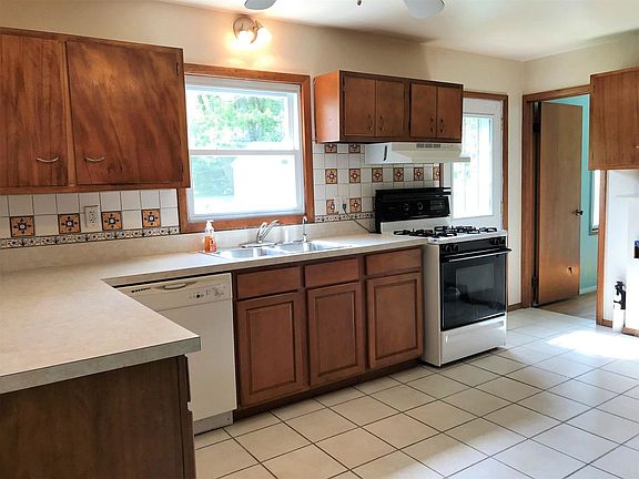 5th image of 314 E Dewey Dr