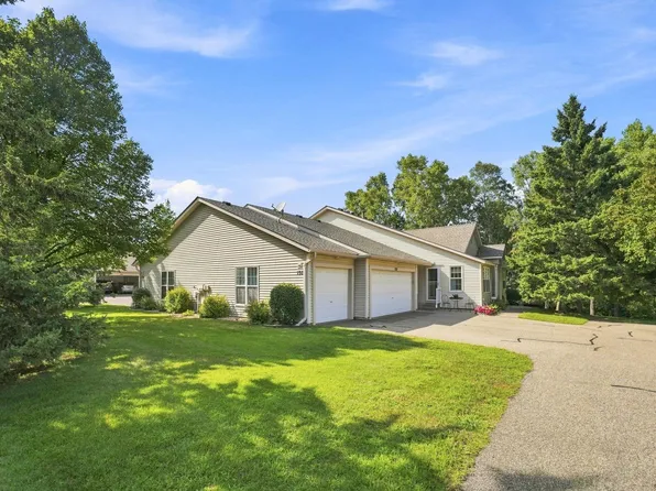 132 Wedgewood Ct, Mahtomedi, MN 55115