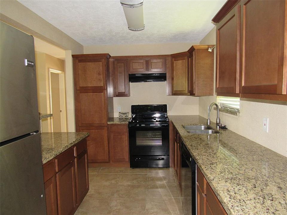 1st image of 221 McLemore Dr