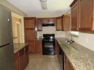 221 McLemore Dr, Alvin, TX 77511