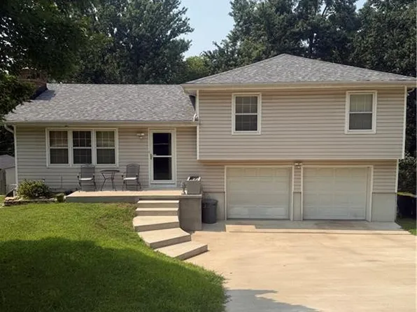 8024 NW Cadwallader Rd, Kansas City, MO 64152