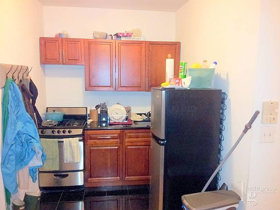 5th image of 265 E 78th St APT 1G