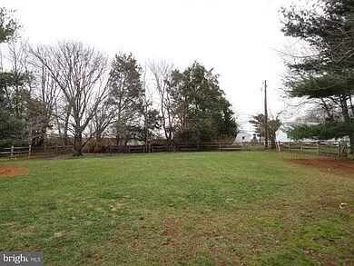 2727 Mustang Dr — Photo 2