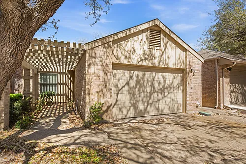 4139 Rosser Sq Photo 1