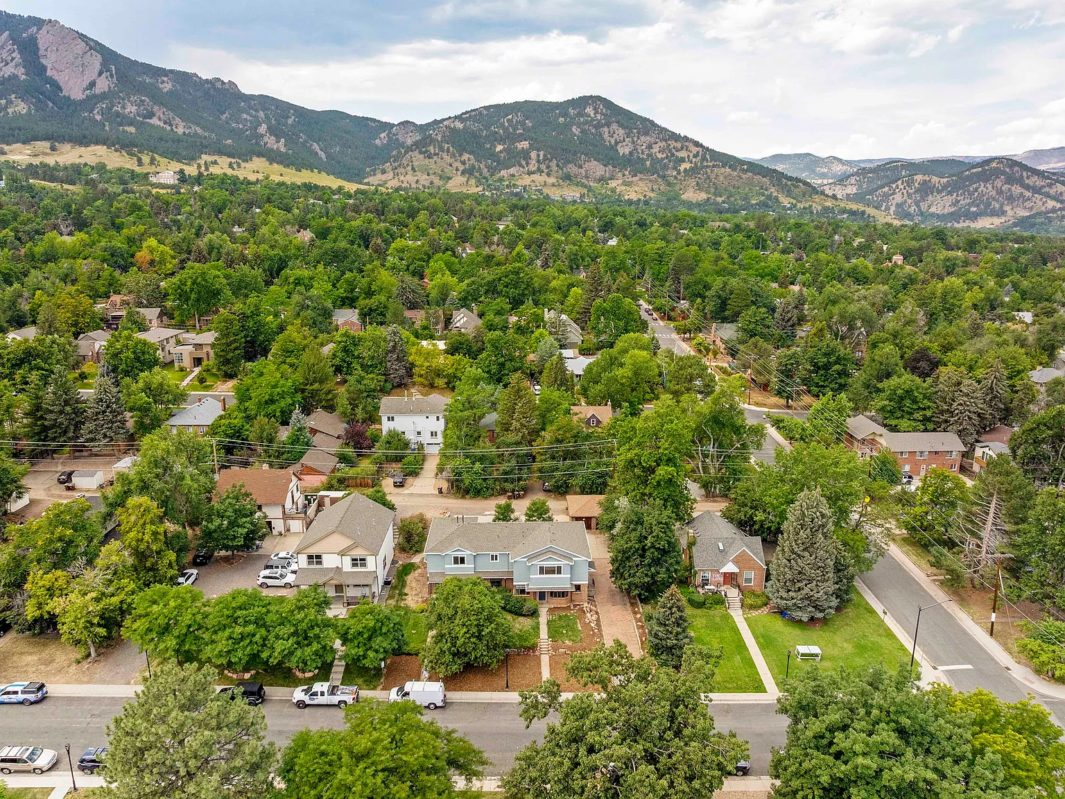 5 bed, 2000 sqft, $9,743 — Photo 4