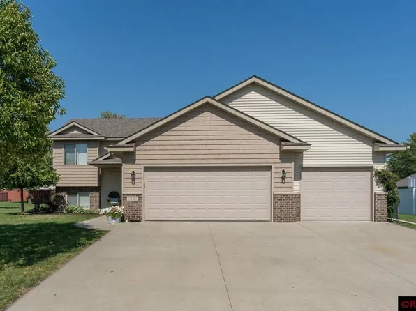 22 Arlington Ct, North Mankato, MN 56003