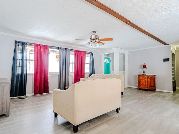 5th image of 120 Huckleberry Ln
