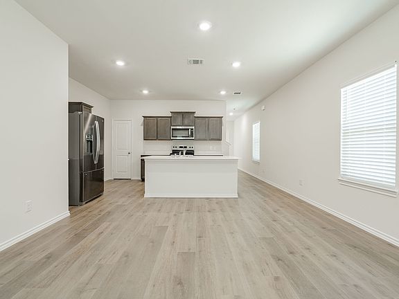 5th image of 903 Shear Dr