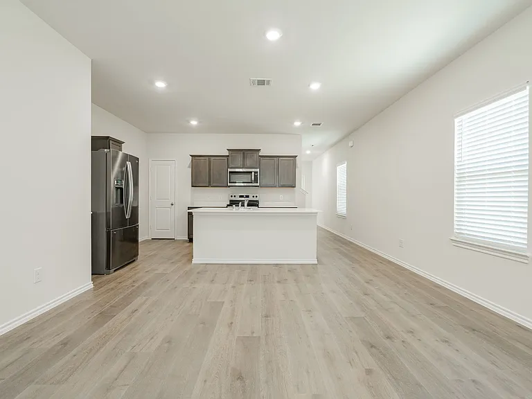 903 Shear Dr — Photo 5