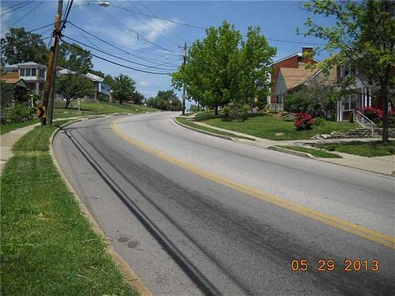 3rd image of 2727 Lafeuille Ave