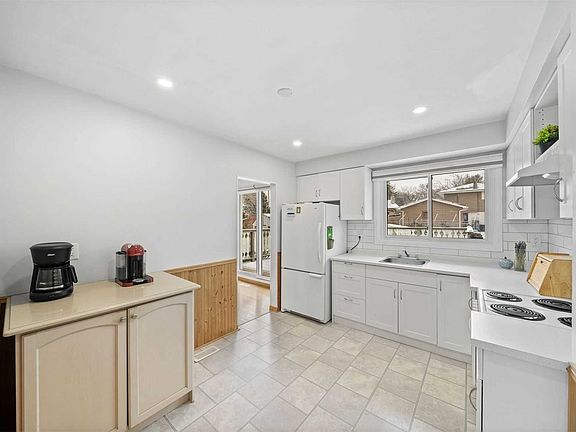 4th image of 113 Lakeside Dr