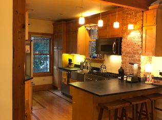 1048 Garner Ave, Wheaton, IL 60187