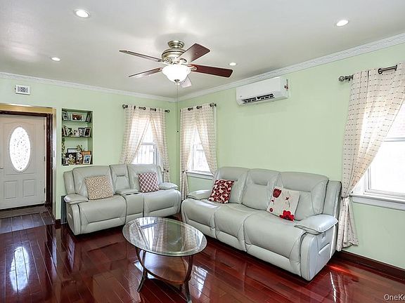 3rd image of 18348 Camden Avenue