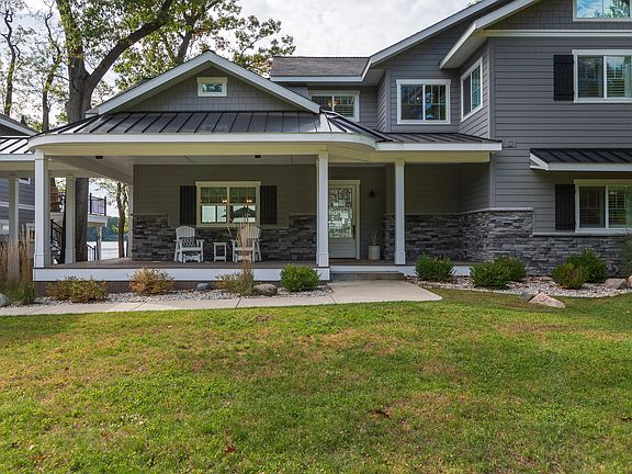 2nd image of 44076 Woodman Dr
