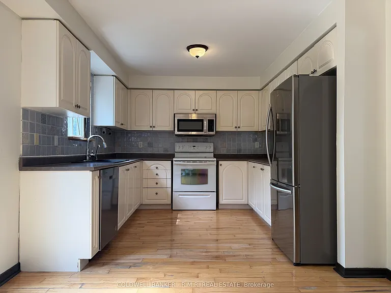 75 Margaret Graham Cres — Photo 9