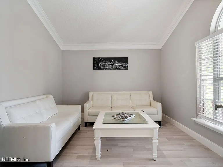 1816 Creekwood Ln — Photo 17