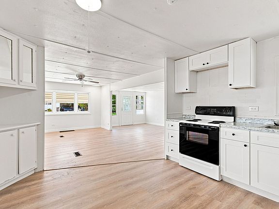 4th image of 5646 Columbia Dr