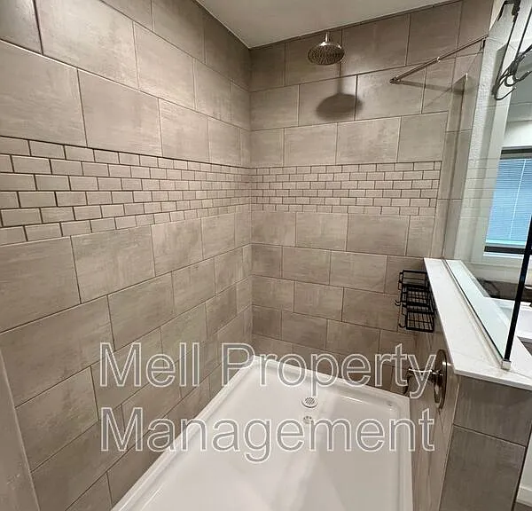191 E Parkway Blvd — Photo 12