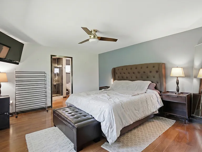 Primary suite, 5122 Marathon Drive