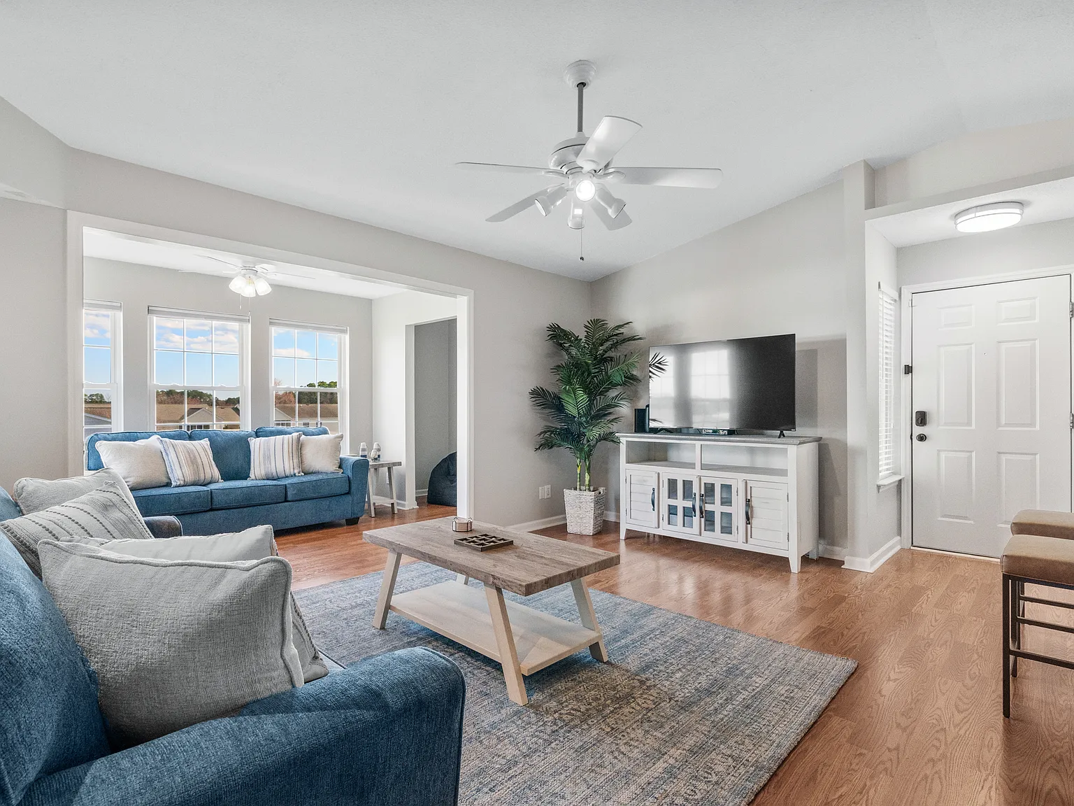 2 bed, 1100 sqft, $1,470 — Photo 2