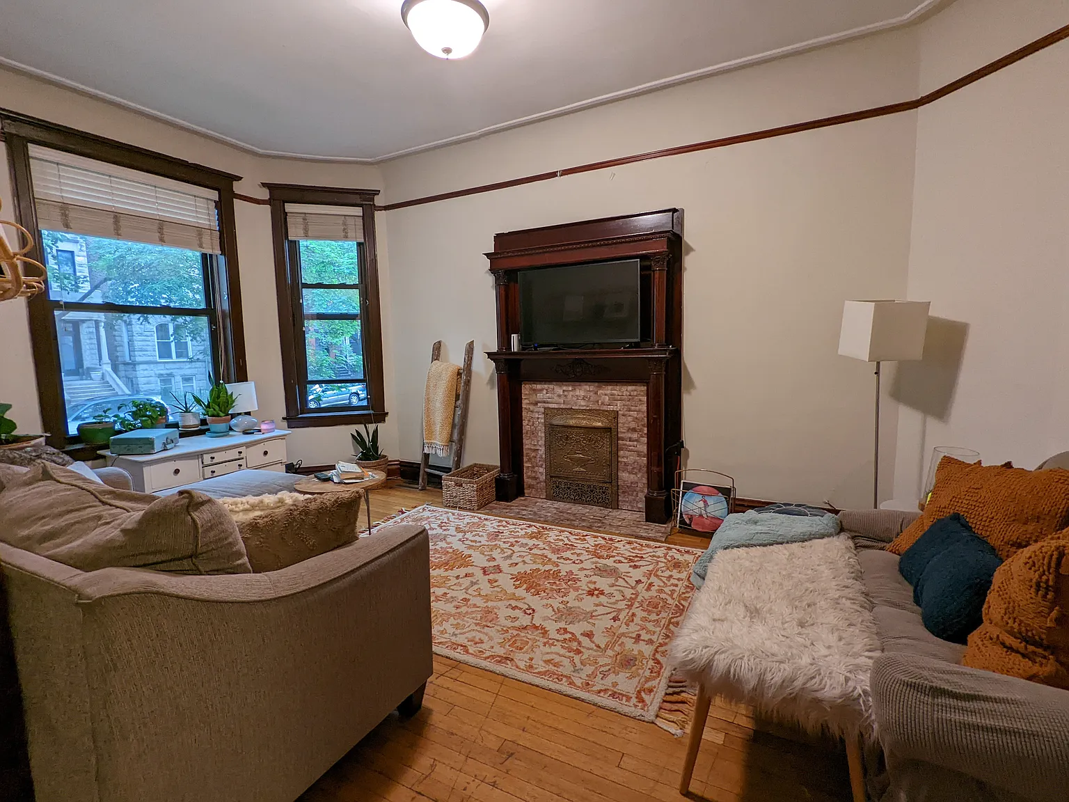 3 bed, 1700 sqft, $3,995 — Photo 2