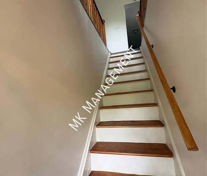 639 E Locust St #5 — Photo 4