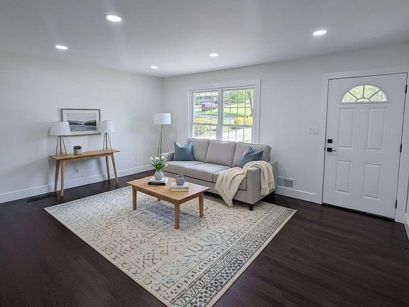 4th image of 2457 Parkland Dr