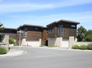 2700 Colony Cir, Bandon, OR 97411