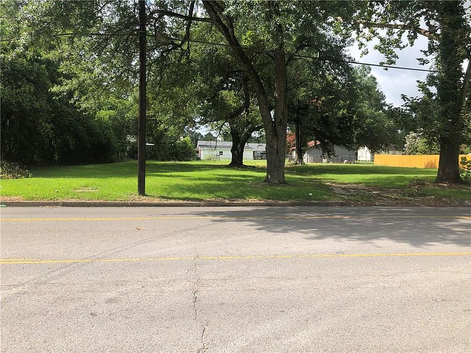 1st image of 1921 E Texas Ave