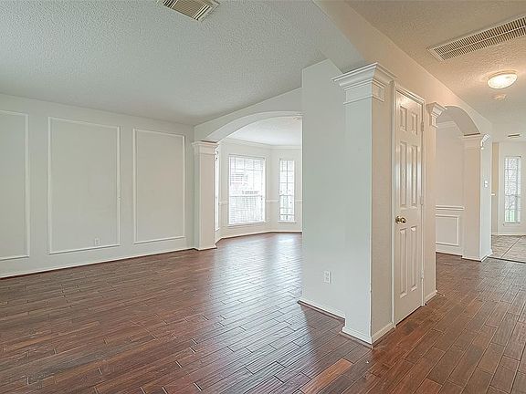 3rd image of 5831 Willow Park Drive