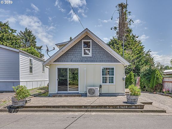 2nd image of 228 SE Mast Ave