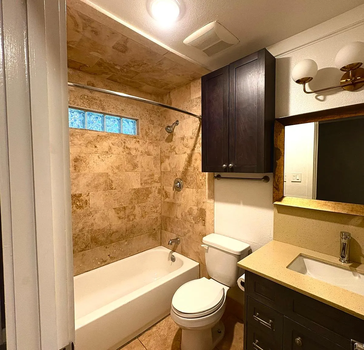 4 bed, 2.5 bath, $2,000 — Photo 3
