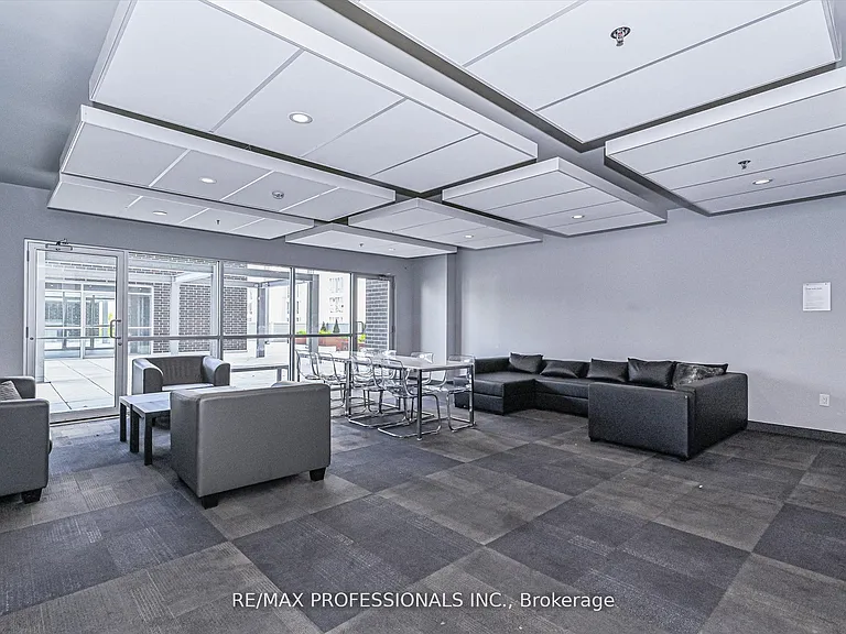 318 Spruce St #2103 — Photo 32