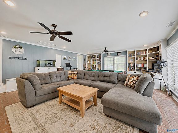 4th image of 2309 Greenwood Dr SE