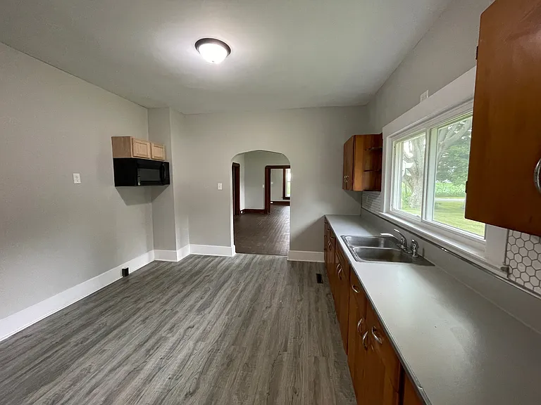 312 S Main St — Photo 14