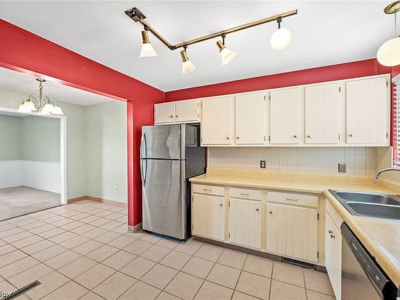 4th image of 5554 Landover Ct #282