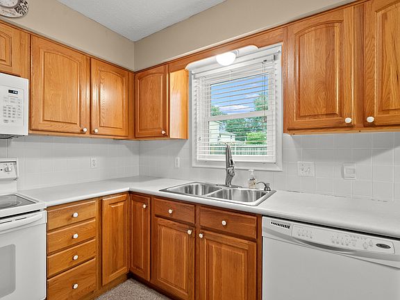 5th image of 1704 Henley Ave