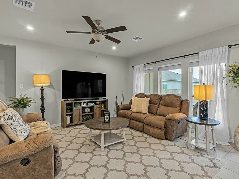 2221 Clove Ct — Photo 14