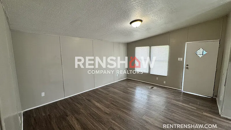 3 bed, 2.0 bath, 1185 sqft, $1,300 — Photo 3